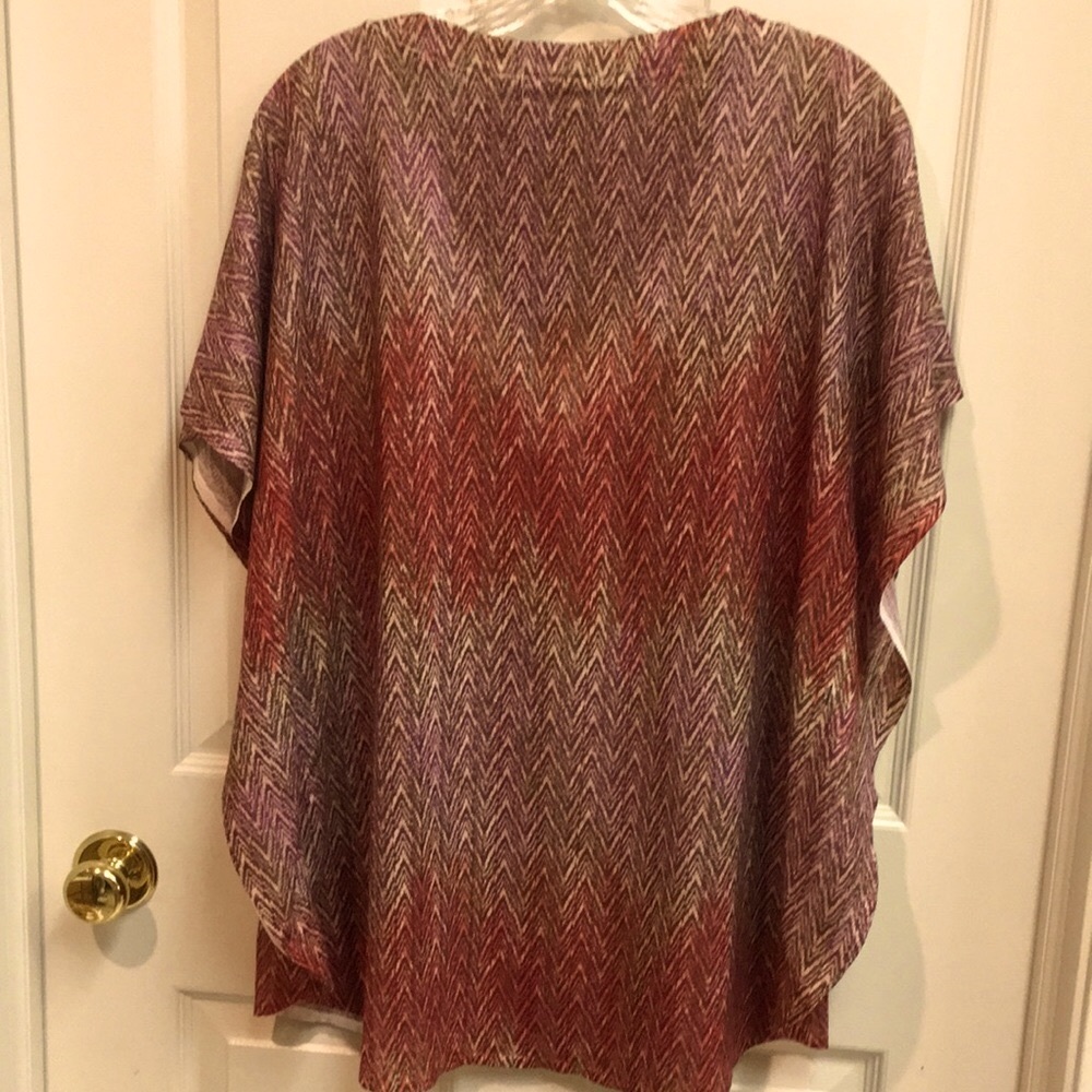 Chevron Patterned V-Neck Top with Flowy Sides - Picture 2 of 7